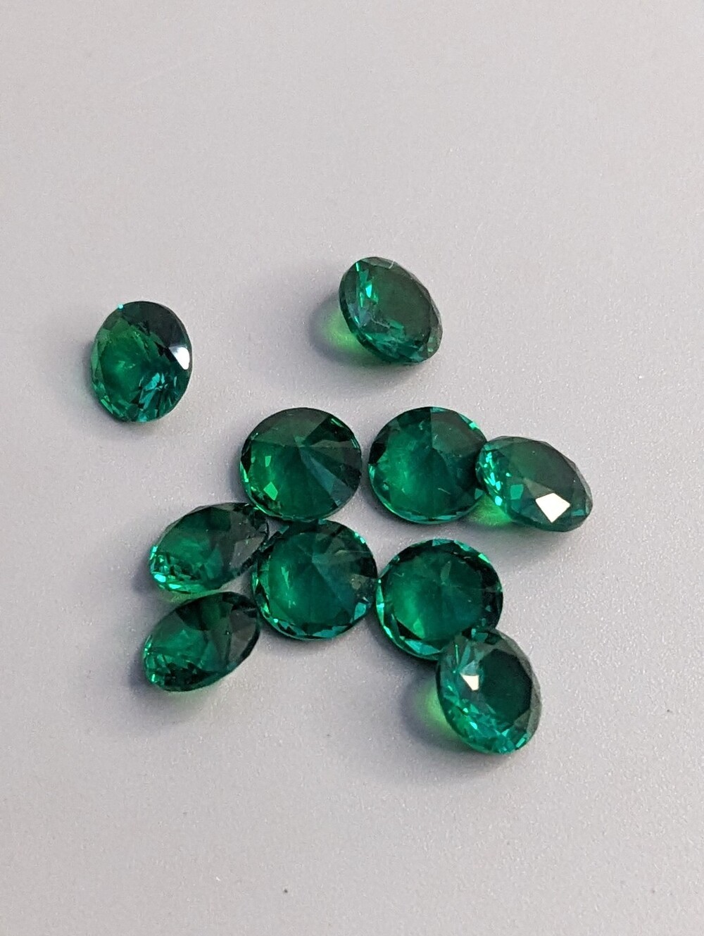 Synthetic Emeralds Glass 6MM Round Cut Jewlery Making New